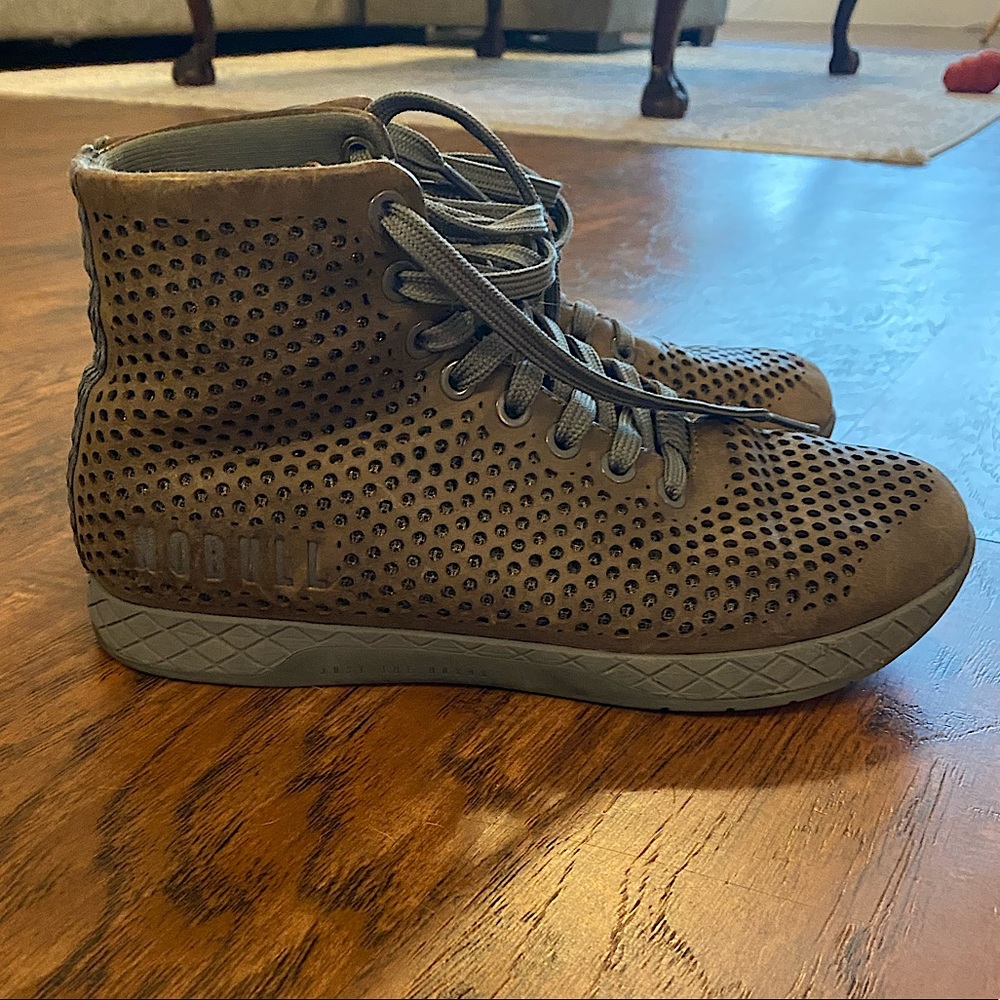 Women’s high top NOBULL training shoes. Size 7
